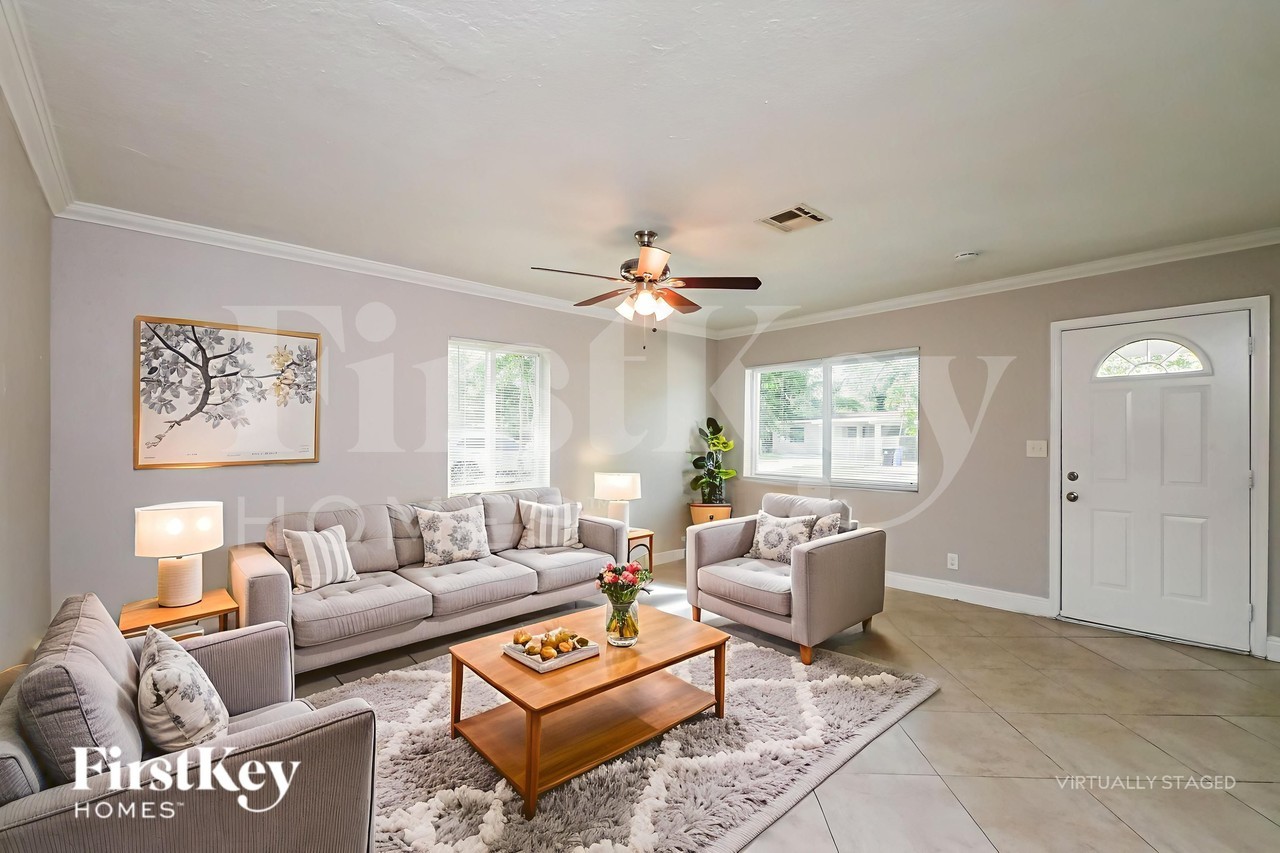 1128 Nw 7th Ter - Photo 3 of 19