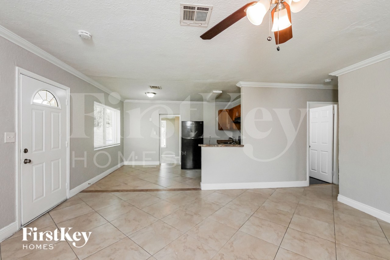 1128 Nw 7th Ter - Photo 5 of 19