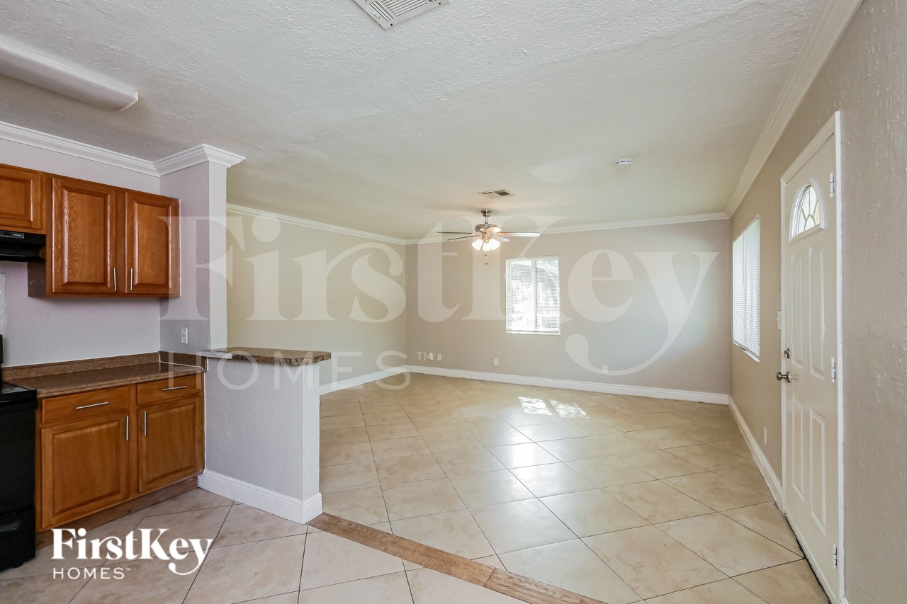 1128 Nw 7th Ter - Photo 6 of 19