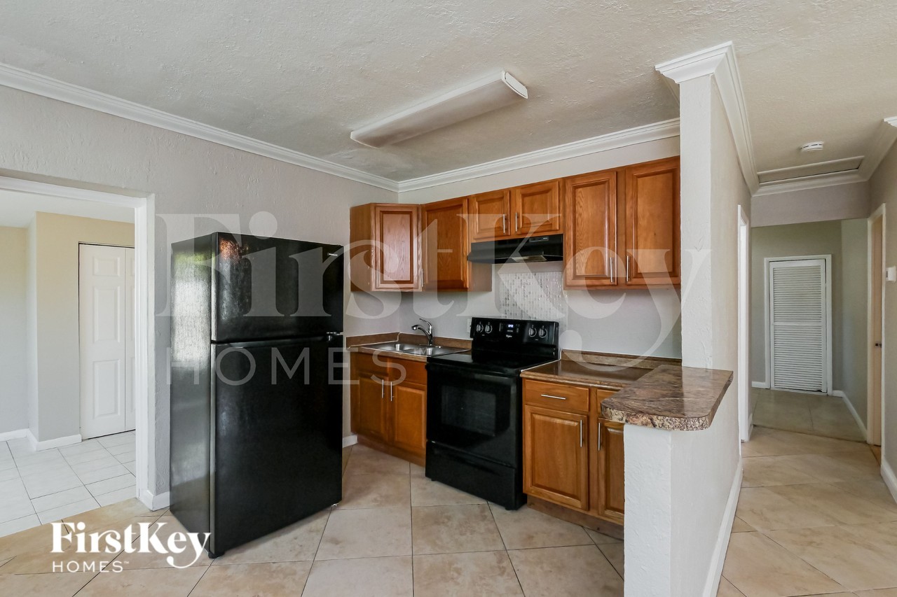 1128 Nw 7th Ter - Photo 7 of 19