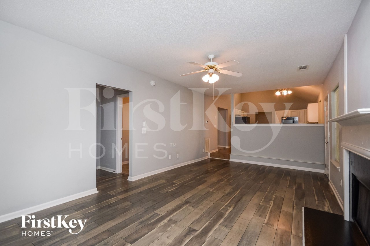 110 Caney Creek Pkwy - Photo 3 of 15
