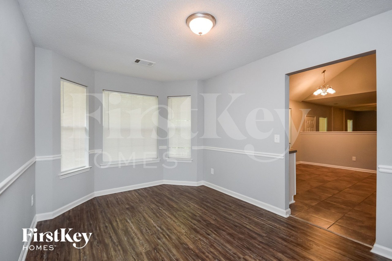 110 Caney Creek Pkwy - Photo 4 of 15