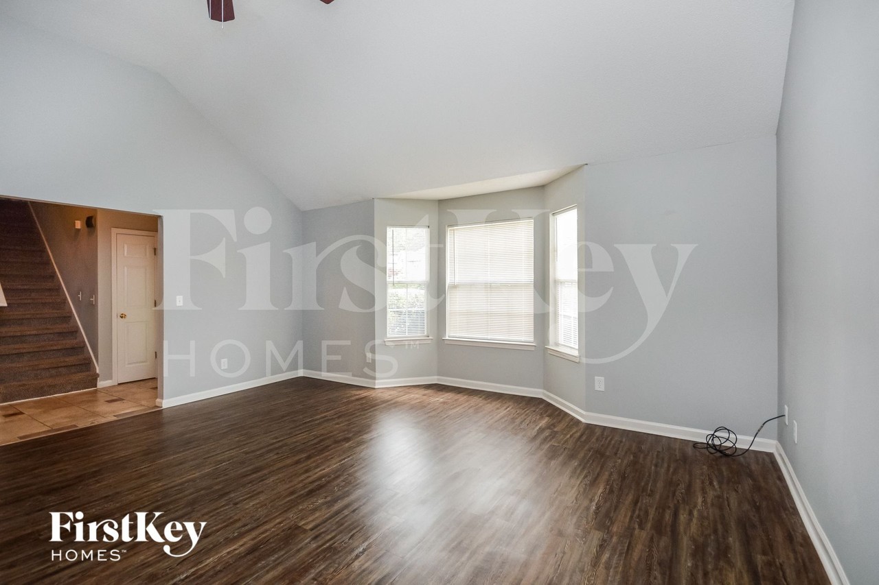 110 Caney Creek Pkwy - Photo 7 of 15
