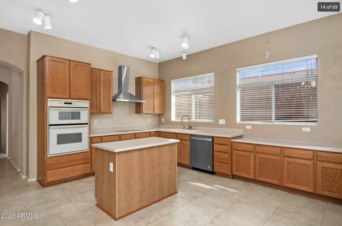 1623 W Armstrong Way - Photo 2 of 21