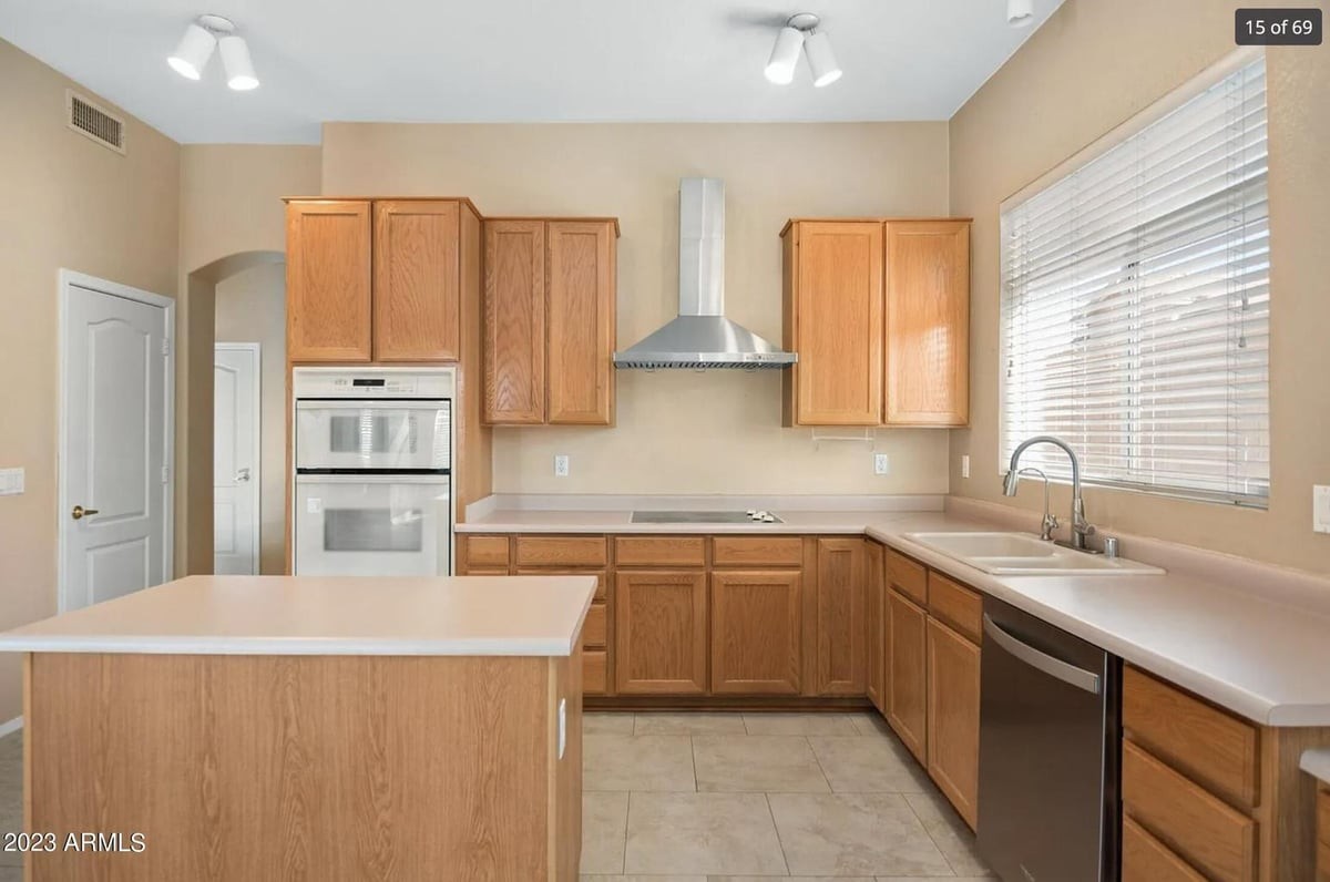 1623 W Armstrong Way - Photo 3 of 21