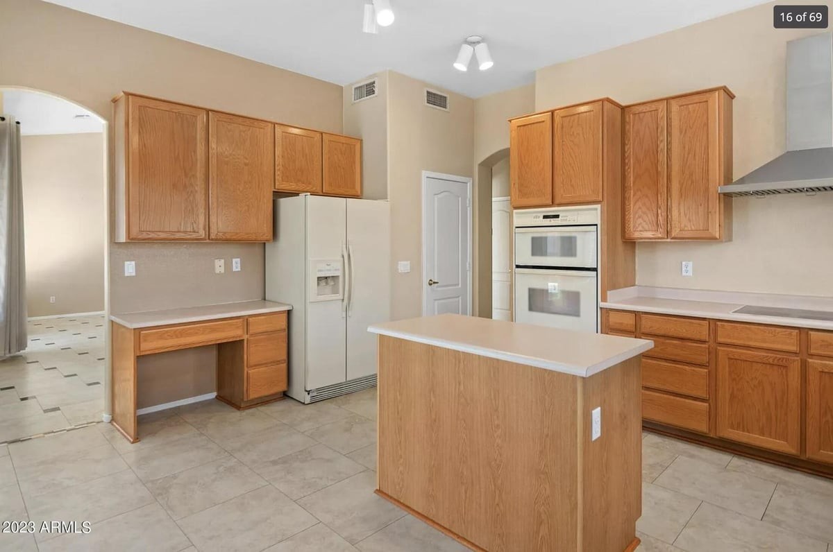 1623 W Armstrong Way - Photo 4 of 21