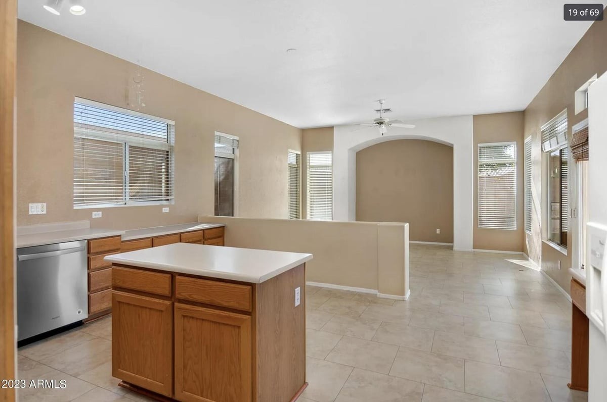 1623 W Armstrong Way - Photo 6 of 21
