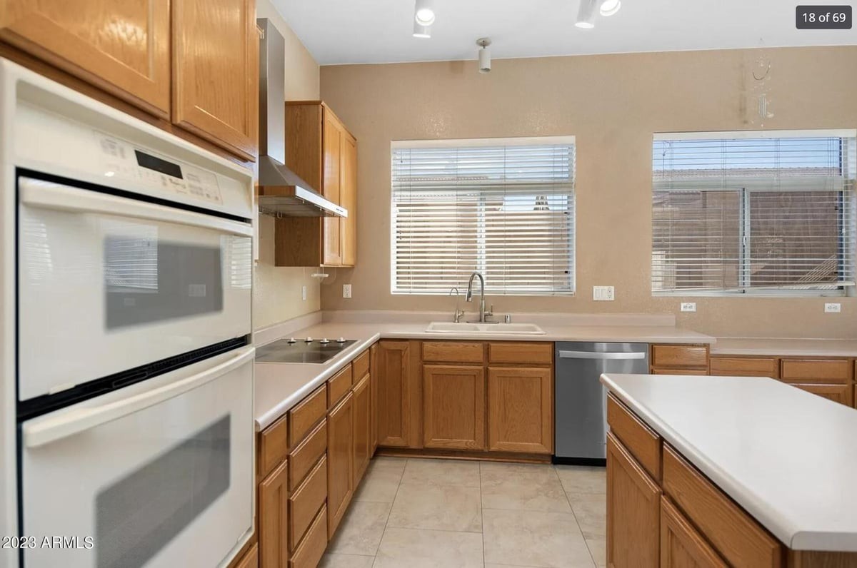 1623 W Armstrong Way - Photo 7 of 21