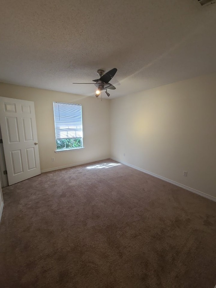 2703 Beacon Ct - Photo 3 of 10