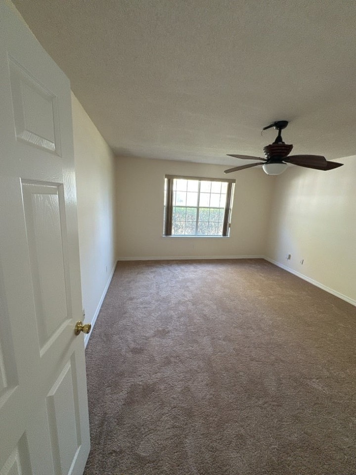 2703 Beacon Ct - Photo 4 of 10