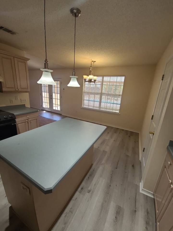 2703 Beacon Ct - Photo 6 of 10
