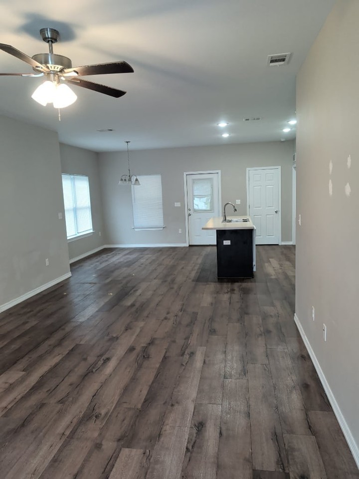 714 E Robinson Ave - Photo 2 of 5
