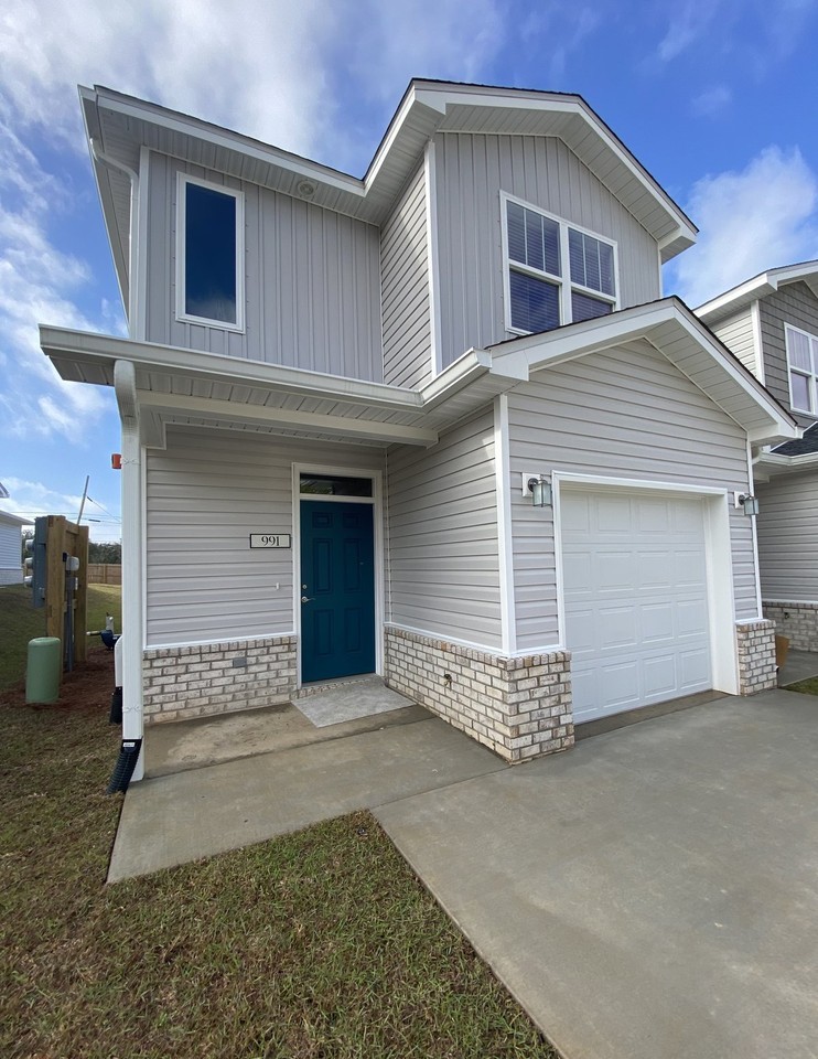 991 Skylark Rd - Photo 2 of 31