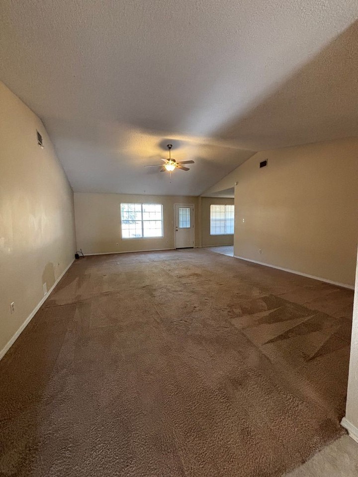 306 Shorewood Ct - Photo 3 of 22