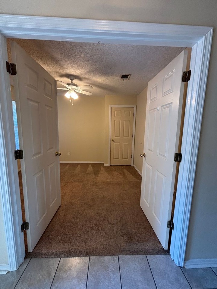 306 Shorewood Ct - Photo 5 of 22