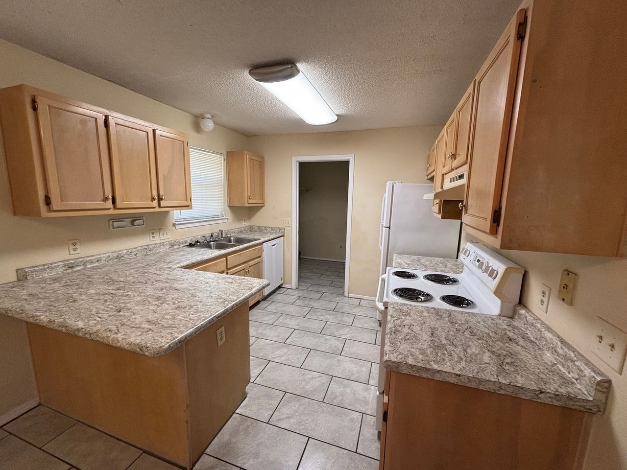 306 Shorewood Ct - Photo 7 of 22