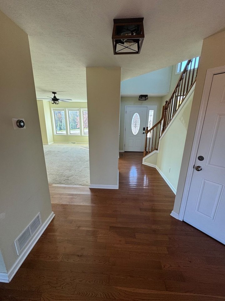 372 Cherokee Dr - Photo 3 of 50