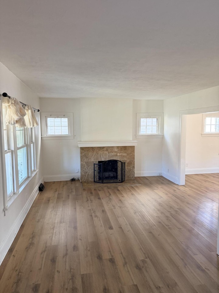 2089 Elbur Ave - Photo 5 of 36