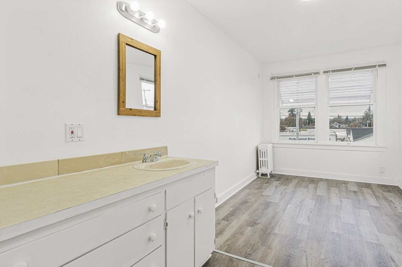 423 2nd St Ne #220 - Photo 2 of 50
