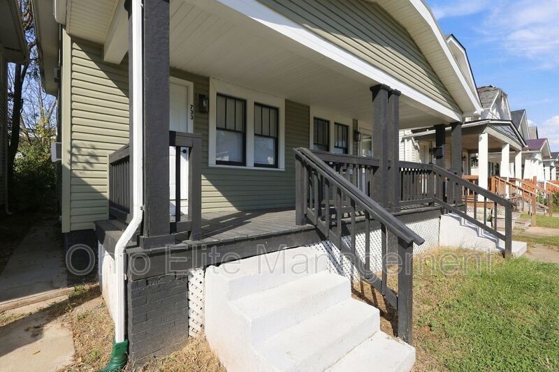 733 Seymour Ave - Photo 5 of 38