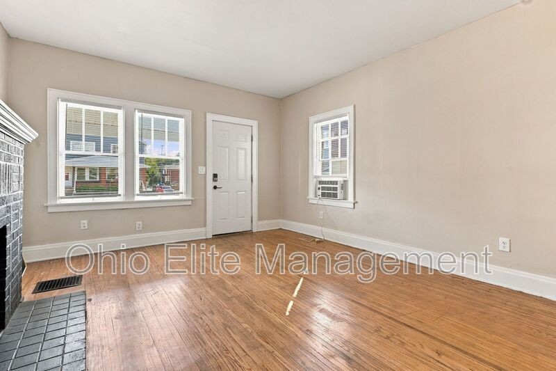 733 Seymour Ave - Photo 7 of 38