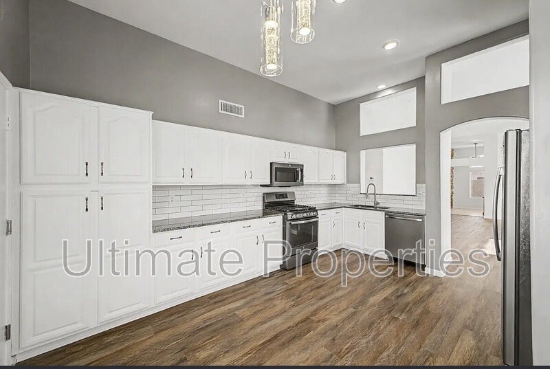 13179 W Cypress St - Photo 5 of 13