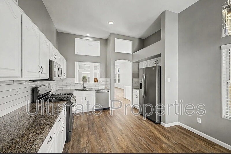13179 W Cypress St - Photo 6 of 13