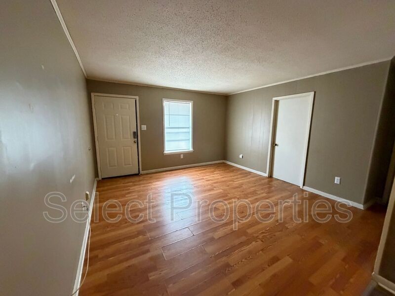 203 N Rogers St #4 - Photo 2 of 7
