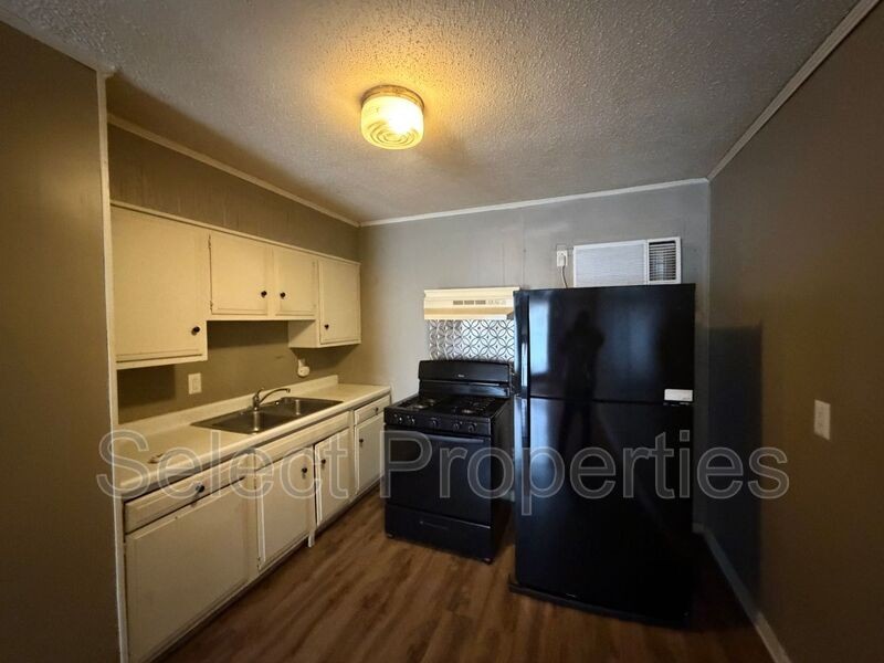 203 N Rogers St #4 - Photo 3 of 7