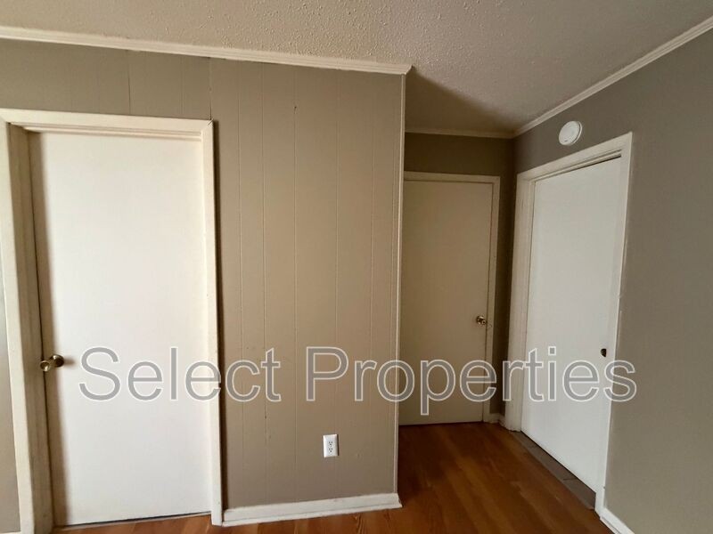 203 N Rogers St #4 - Photo 4 of 7