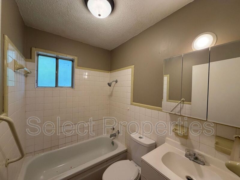 203 N Rogers St #4 - Photo 7 of 7