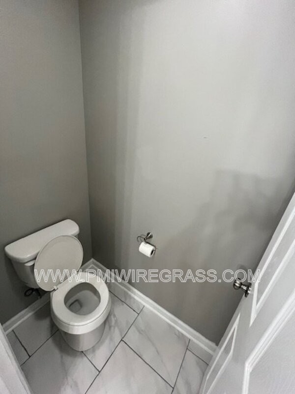 347 Spruce Ln - Photo 5 of 40