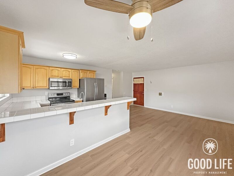 1025 4th Ave #18 - Photo 2 of 17