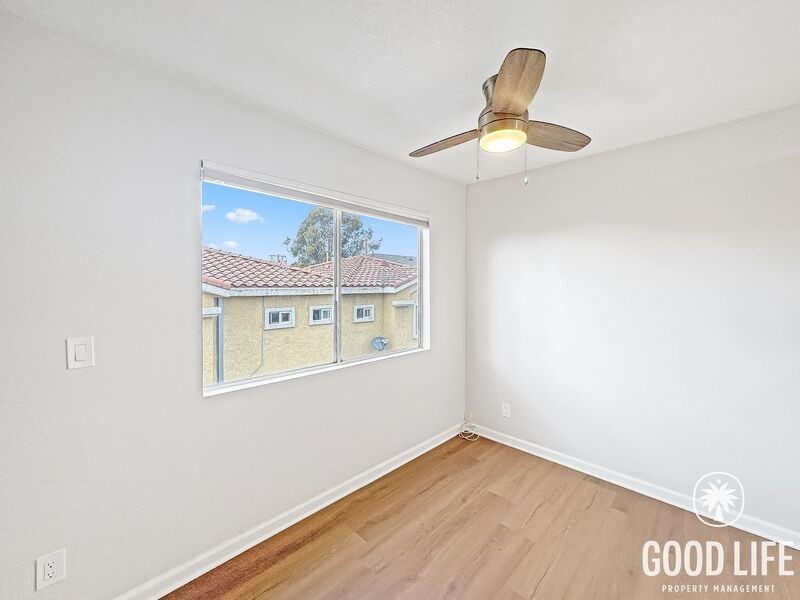1025 4th Ave #18 - Photo 6 of 17