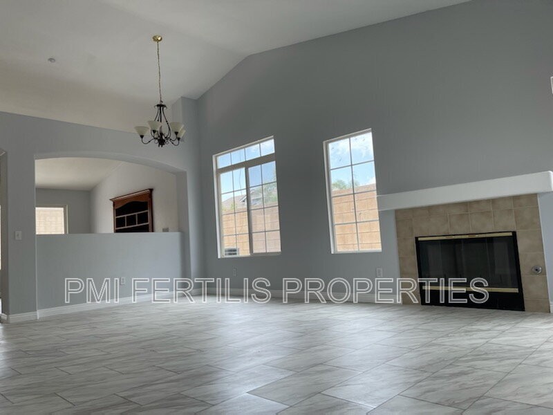 15220 Dandelion Ln - Photo 3 of 9