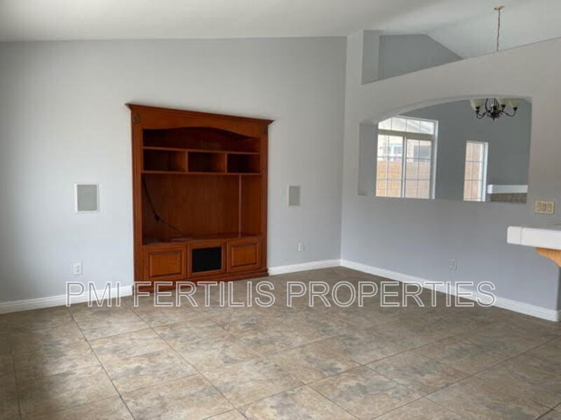 15220 Dandelion Ln - Photo 4 of 9