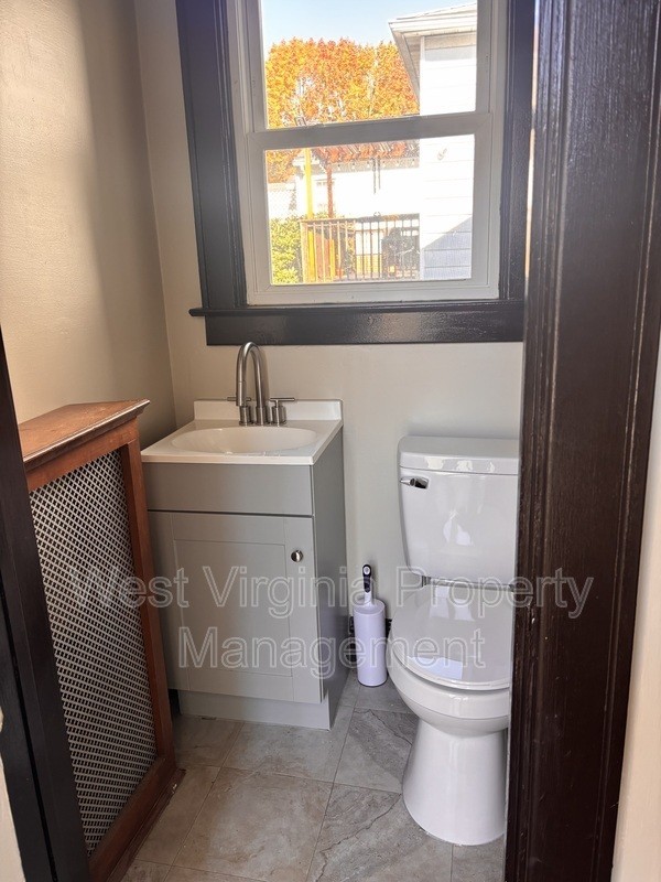 122 W C St - Photo 7 of 17