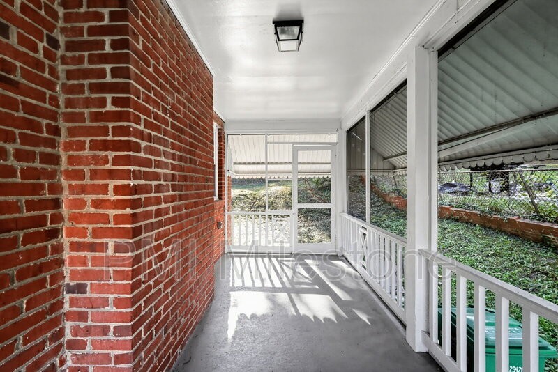 5415 14th Pl - Photo 3 of 31