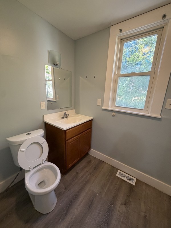 1516 E 86th St - Photo 5 of 10