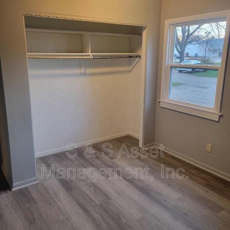 208 E 2nd North St - Photo 6 of 14