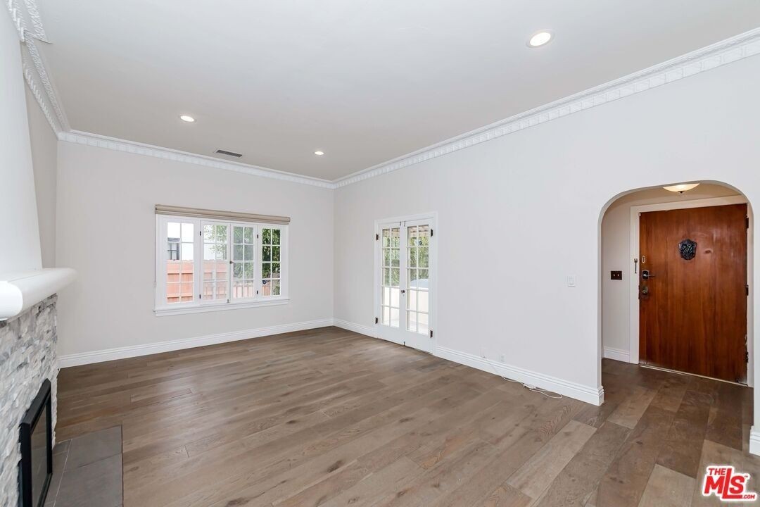 941 S Cloverdale Ave - Photo 5 of 16