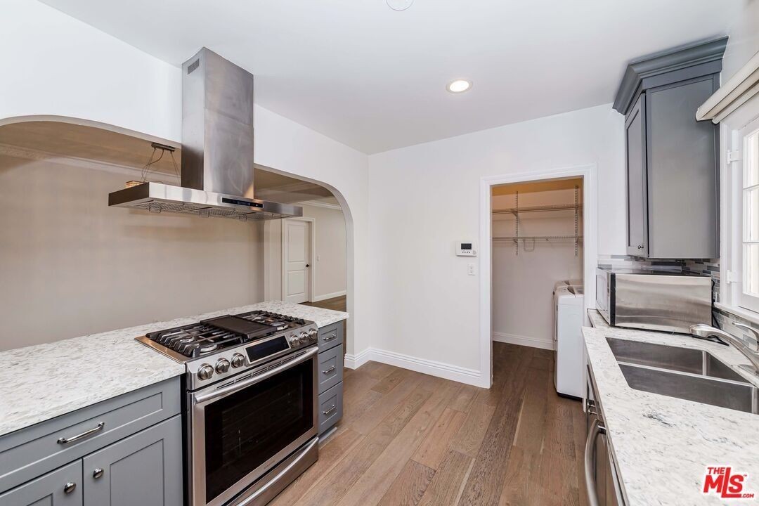 941 S Cloverdale Ave - Photo 7 of 16