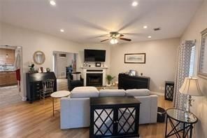 1401 Wedgewood Ct - Photo 4 of 19
