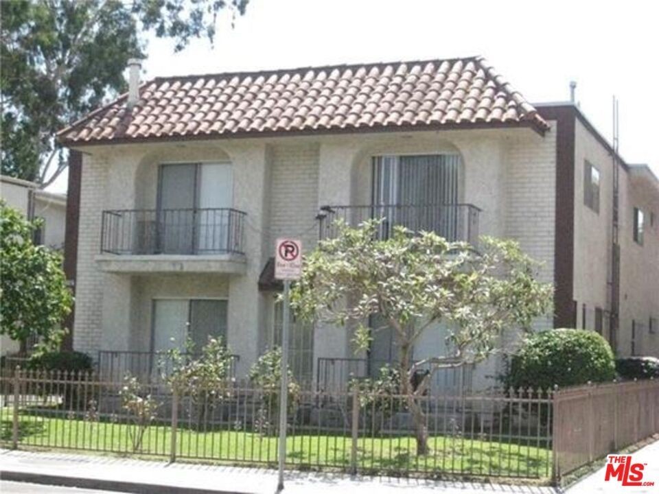 10836 Camarillo St ##2 - Photo 2 of 13