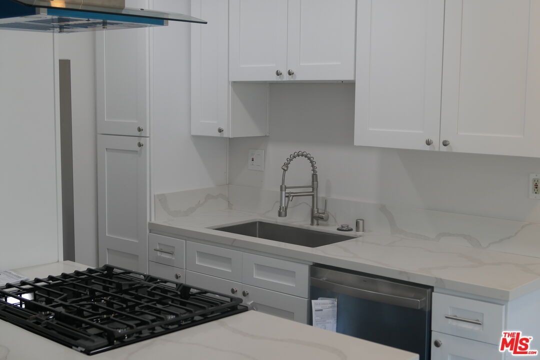 10836 Camarillo St ##2 - Photo 3 of 13