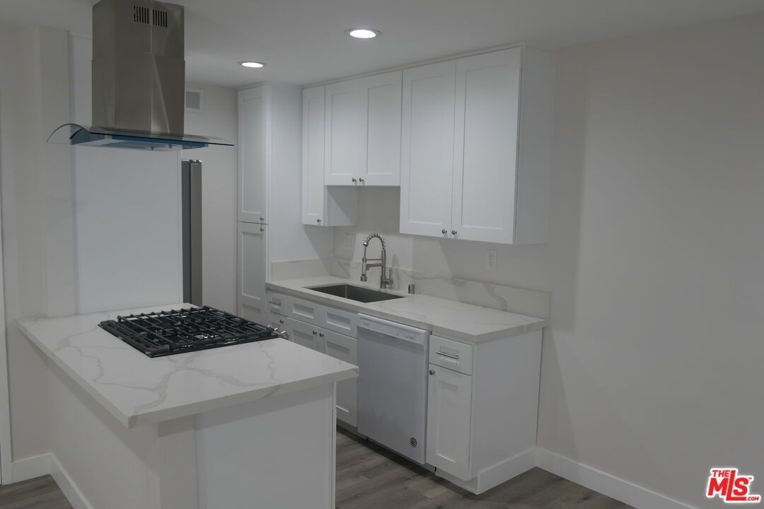 10836 Camarillo St ##2 - Photo 5 of 13