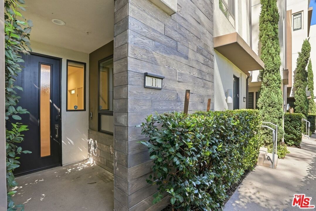 2111 N Cahuenga Blvd ##11 - Photo 2 of 35
