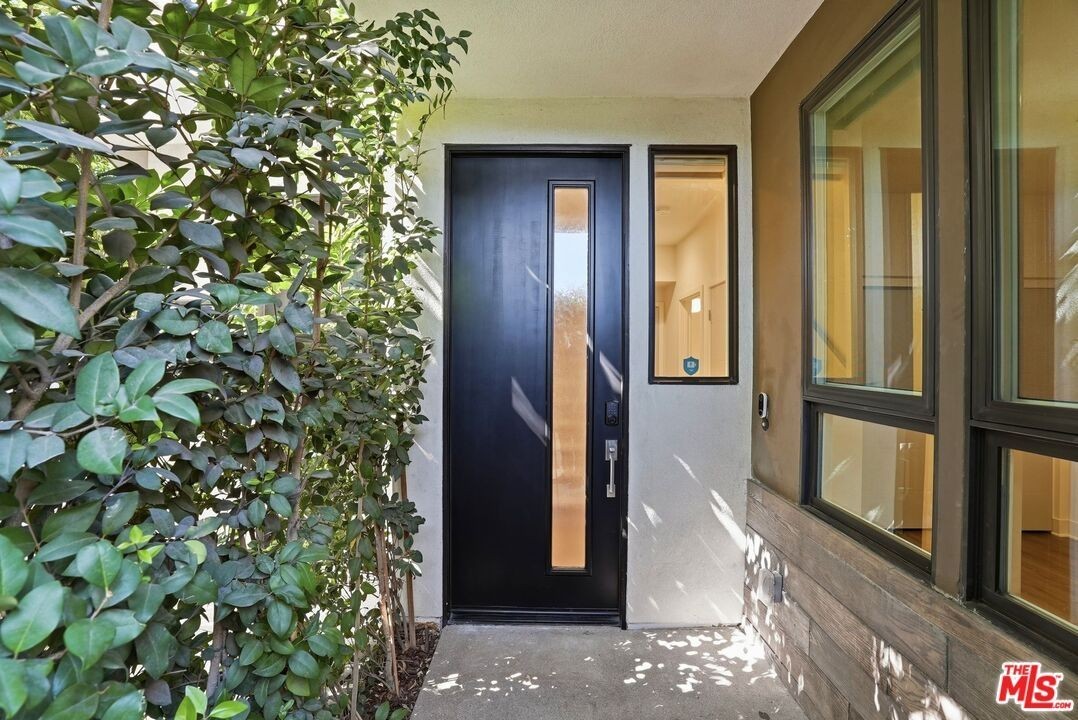 2111 N Cahuenga Blvd ##11 - Photo 3 of 35