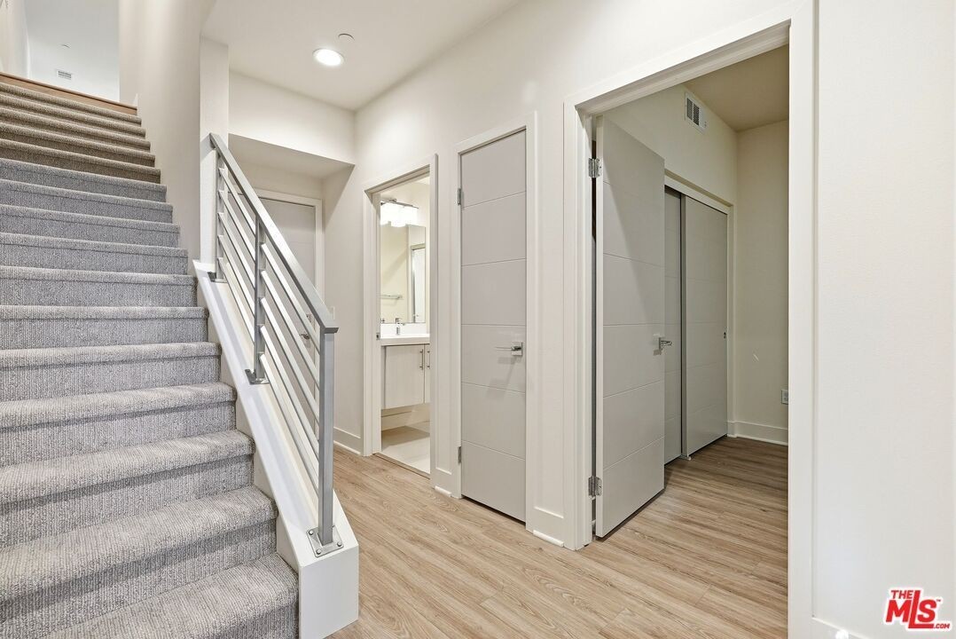 2111 N Cahuenga Blvd ##11 - Photo 4 of 35