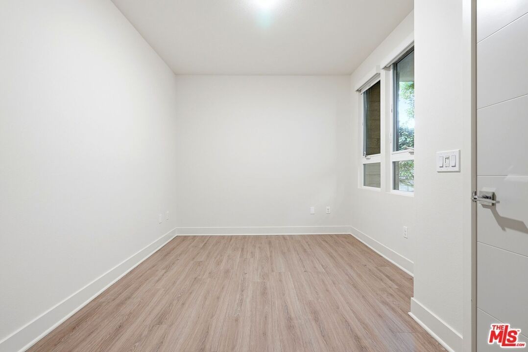 2111 N Cahuenga Blvd ##11 - Photo 5 of 35